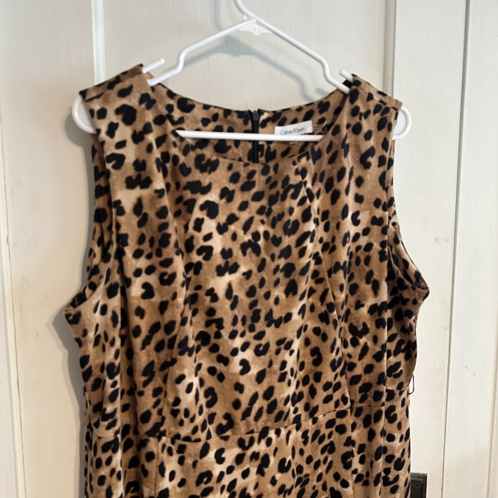 | CALVIN KLEIN | Leopard Print Shift Dress - Picture 2 of 6